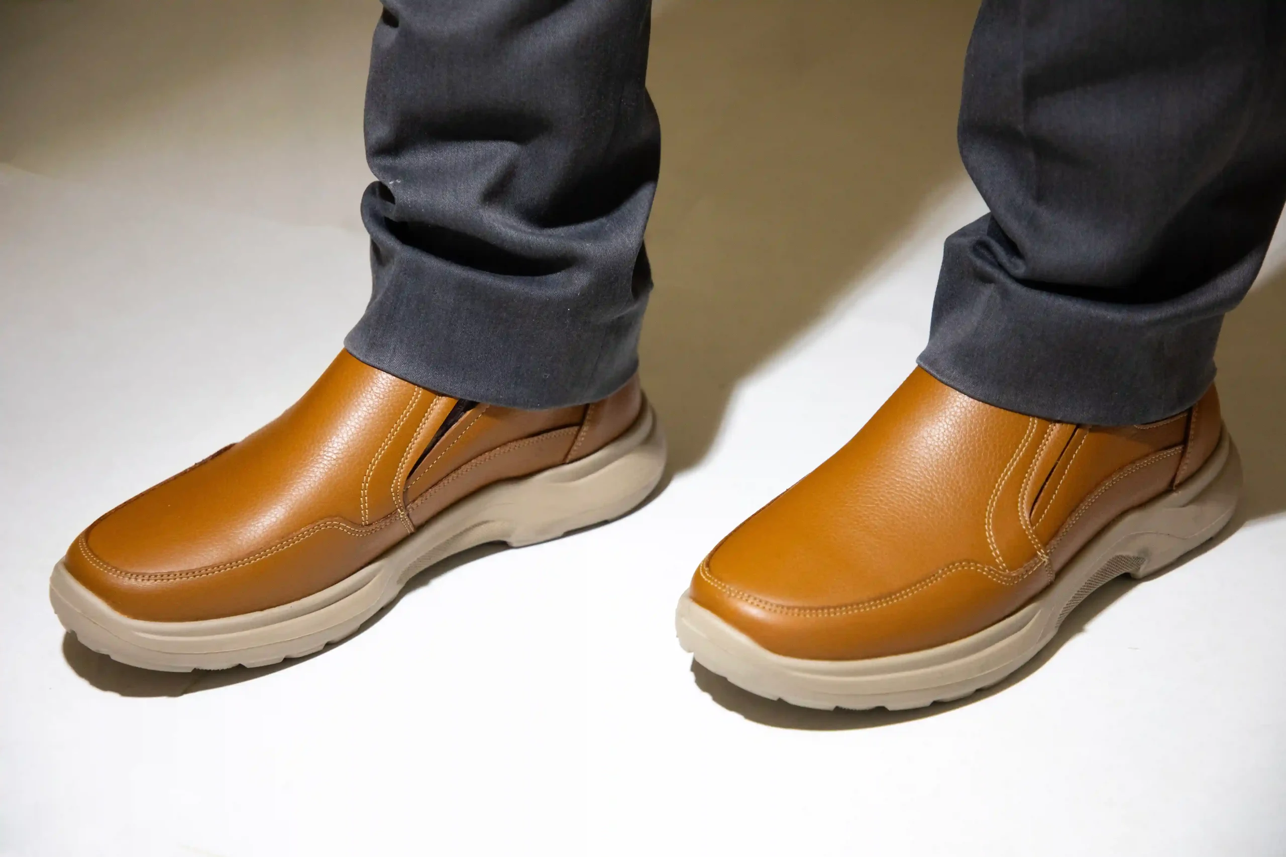 کفش چرم طبیعی اسپرت راحتی مدل wide toe با زیره EVA - تصویر 11